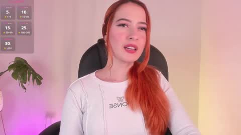 Snapshot of pear__moon chatting on December 3, 3:03 am LILLY online show from December 3, 3:03 am