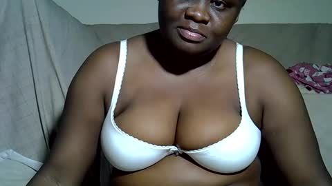 Snapshot of pearl_33 chatting on October 16, 10:44 pm Keci online show from October 16, 10:44 pm