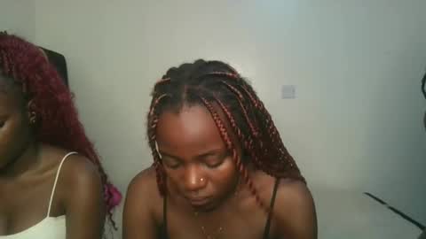 Snapshot of pearl_velvet chatting on November 9, 5:44 pm vel online show from November 9, 5:44 pm