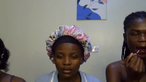 Snapshot of pearl_velvet chatting on December 1, 4:45 pm vel online show from December 1, 4:45 pm