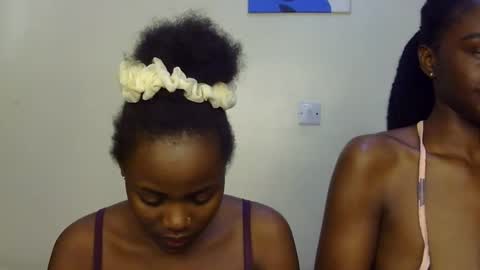 Snapshot of pearl_velvet chatting on December 4, 6:44 am vel online show from December 4, 6:44 am