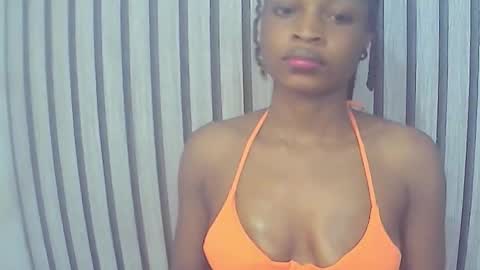 Lizzy online show from November 18, 1:59 pm