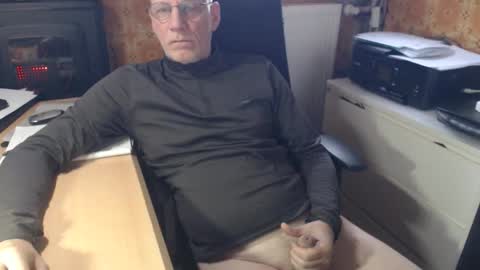 Snapshot of pemue65 chatting on November 18, 8:08 am Pemue65 online show from November 18, 8:08 am