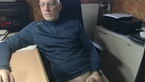 Snapshot of pemue65 chatting on November 28, 7:44 am Pemue65 online show from November 28, 7:44 am