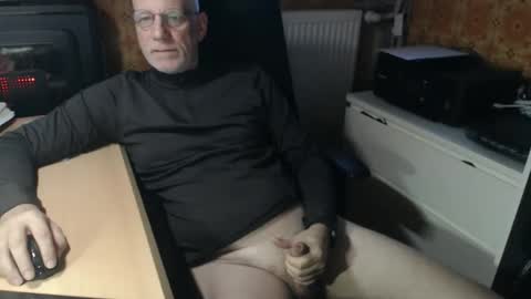 Snapshot of pemue65 chatting on December 16, 7:24 am Pemue65 online show from December 16, 7:24 am