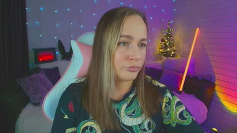 Dia  online show from December 8, 6:28 pm