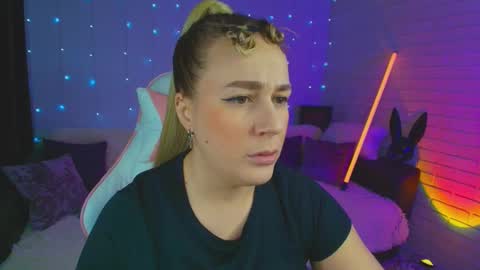 Dia  online show from February 21, 10:37 pm