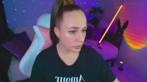 Dia  online show from December 4, 2:32 am