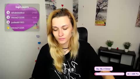 Snapshot of peppymia chatting on October 28, 7:12 am Mia online show from October 28, 7:12 am