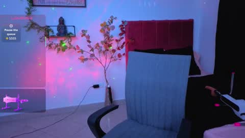 pequitasmedusa9 online show from November 30, 3:32 am