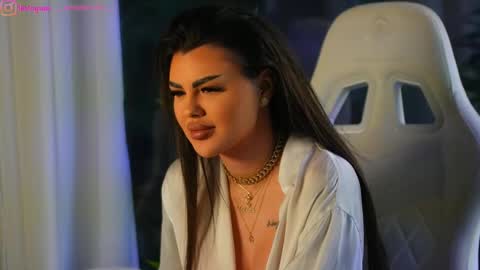 Snapshot of perfectt33n chatting on December 18, 8:31 am Dee online show from December 18, 8:31 am