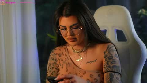 Snapshot of perfectt33n chatting on December 20, 9:21 am Dee online show from December 20, 9:21 am