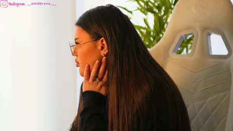 Snapshot of perfectt33n chatting on February 19, 9:50 am Dee online show from February 19, 9:50 am