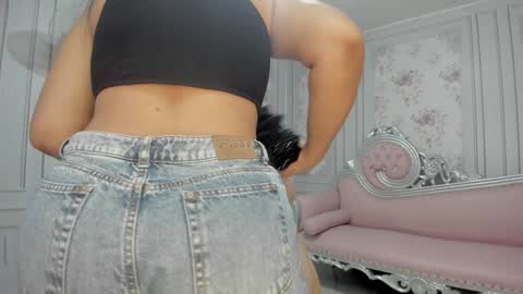 Snapshot of perla_milf4u chatting on January 16, 9:19 pm PERLA online show from January 16, 9:19 pm
