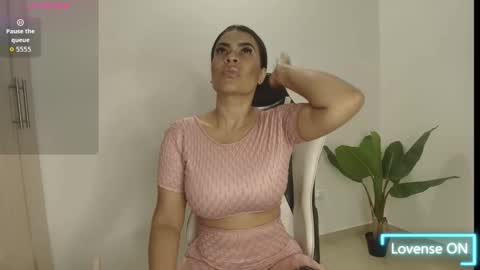 Snapshot of perla_milf4u chatting on December 4, 11:57 pm PERLA online show from December 4, 11:57 pm