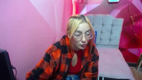 Snapshot of perla_red chatting on January 10, 3:48 pm PERLA RED online show from January 10, 3:48 pm