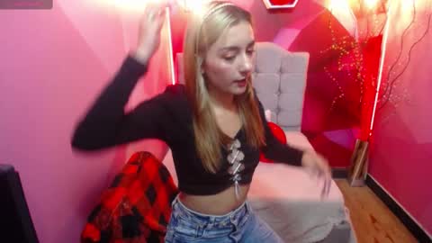 Snapshot of perla_red chatting on March 1, 12:01 pm PERLA RED online show from March 1, 12:01 pm