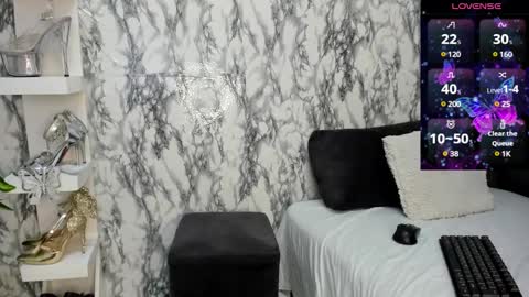 Perla Thompson online show from February 26, 8:33 pm