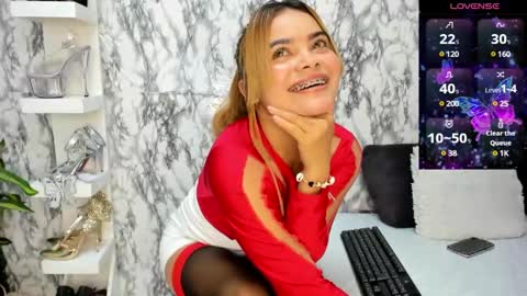 Perla Thompson online show from February 26, 11:37 pm