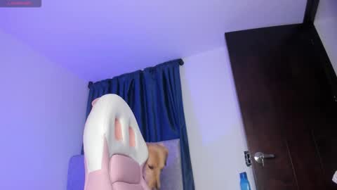 Snapshot of perlaa7 chatting on October 28, 1:20 am Perla online show from October 28, 1:20 am