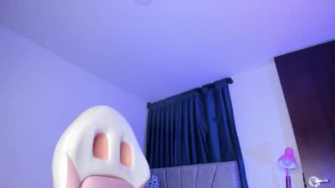 Snapshot of perlaa7 chatting on November 20, 11:04 pm Perla online show from November 20, 11:04 pm