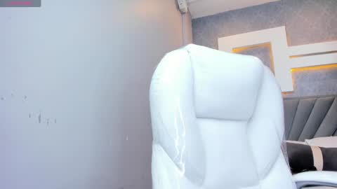 PERLA  online show from December 16, 11:07 pm