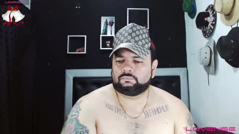 Snapshot of perverseveteranmanxxx chatting on December 30, 4:20 am Carlos online show from December 30, 4:20 am