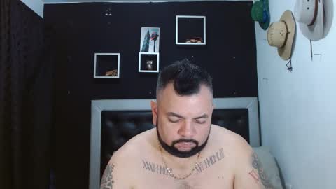 Snapshot of perverseveteranmanxxx chatting on February 14, 4:31 pm Carlos online show from February 14, 4:31 pm