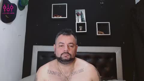 Snapshot of perverseveteranmanxxx chatting on February 26, 5:28 pm Carlos online show from February 26, 5:28 pm