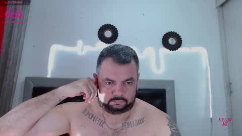 Snapshot of perverseveteranmanxxx chatting on September 14, 3:11 pm Carlos online show from September 14, 3:11 pm