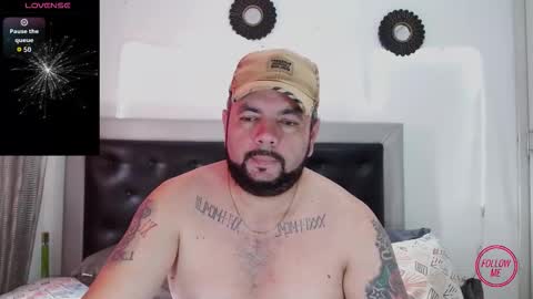 Snapshot of perverseveteranmanxxx chatting on October 14, 12:50 pm Carlos online show from October 14, 12:50 pm