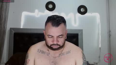 Snapshot of perverseveteranmanxxx chatting on October 25, 5:37 am Carlos online show from October 25, 5:37 am