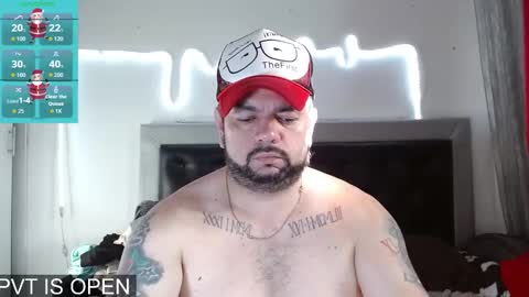 Snapshot of perverseveteranmanxxx chatting on December 16, 12:32 pm Carlos online show from December 16, 12:32 pm