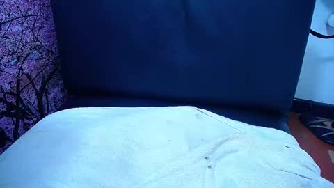 Snapshot of pervertt_linda chatting on November 28, 4:42 pm Linda online show from November 28, 4:42 pm