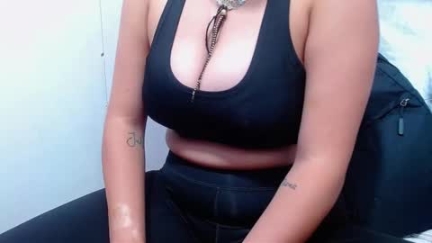 Snapshot of pervertt_nicole chatting on January 26, 2:08 pm Nicole online show from January 26, 2:08 pm