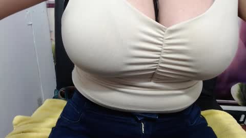 Snapshot of pervertt_nicole chatting on February 24, 6:26 pm Nicole online show from February 24, 6:26 pm