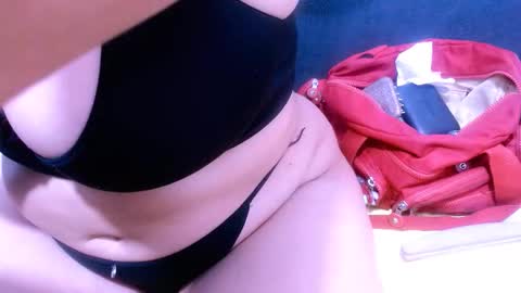 Snapshot of pervertt_nicole chatting on October 31, 6:20 pm Nicole online show from October 31, 6:20 pm