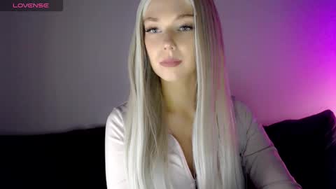 Snapshot of pervyblonde chatting on November 3, 10:16 am Isabella online show from November 3, 10:16 am
