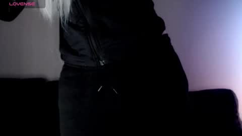 Snapshot of pervyblonde chatting on November 14, 10:58 am Isabella online show from November 14, 10:58 am