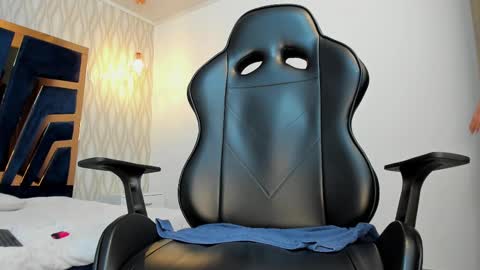 Snapshot of petesevans_1 chatting on February 23, 5:34 am PETES EVANS new account online show from February 23, 5:34 am