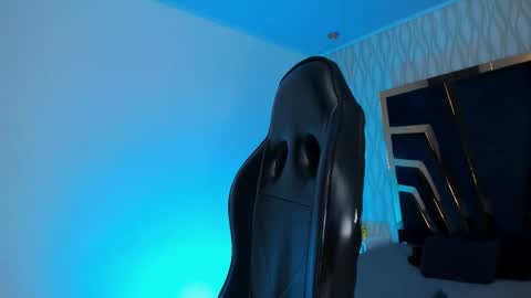 Snapshot of petesevans_1 chatting on December 3, 11:25 pm PETES EVANS new account online show from December 3, 11:25 pm