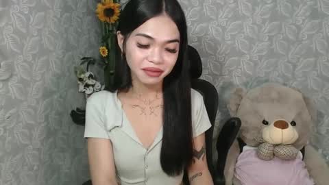 Snapshot of petite_angelx chatting on February 5, 11:06 pm angel online show from February 5, 11:06 pm