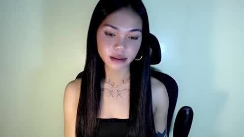 Snapshot of petite_angelx chatting on September 21, 12:45 am angel online show from September 21, 12:45 am