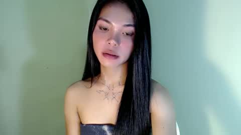 Snapshot of petite_angelx chatting on October 28, 1:03 pm angel online show from October 28, 1:03 pm