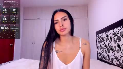 Snapshot of petite_linda chatting on January 30, 3:19 pm Linda online show from January 30, 3:19 pm