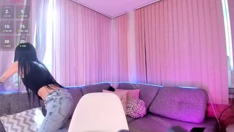 Snapshot of petite_linda chatting on September 9, 7:57 pm Linda online show from September 9, 7:57 pm