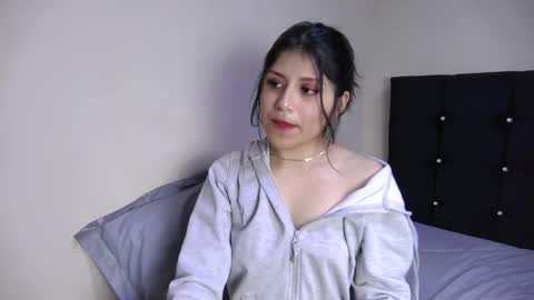 petite paola online show from December 11, 12:44 am