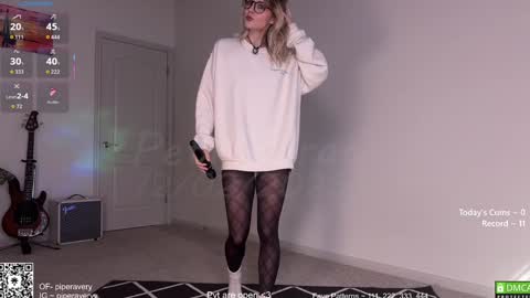 Snapshot of petitebrat chatting on December 2, 6:36 pm PiperAvery online show from December 2, 6:36 pm