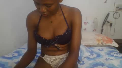 Snapshot of petiteediva chatting on March 4, 2:17 am diva online show from March 4, 2:17 am