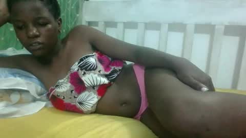 Snapshot of petitesweetchiq chatting on September 26, 11:09 pm petitesweetchiq online show from September 26, 11:09 pm